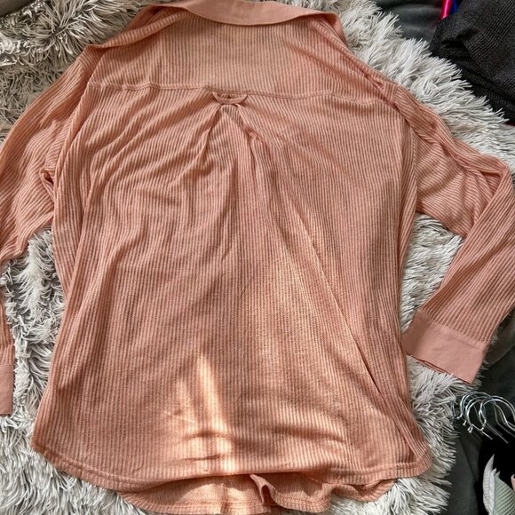 Oli & Hali Ruched Ribbed Button-Down Top - Picture 4 of 4